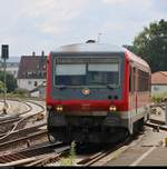 628 905 der DB ZugBus Regionalverkehr Alb-Bodensee GmbH (RAB) (DB Regio Baden-Württemberg) als RB 22710 von Lindau Hbf nach Friedrichshafen Hafen erreicht den Bahnhof Friedrichshafen Stadt auf