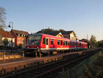 928 676 legt als RE17 von Hagen nach Warburg in Marsberg einen Zwischenhalt ein. Juni 2016