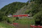 Am schnen 4.August 2007 ist viel Verkehr im Lahntal: auf dem Radweg, dem Fluss und auf der Lahntalbahn