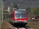 Der Regionalzug nach Crailsheim rollt in den Bahnhof von Bad Mergentheim ein.