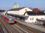 928 649-3 verlsst als ER5993(Mhldorf/Oberb.Linz Hbf) den Bhf. Ried i.I.;090308