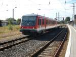ber einen kleinen Umweg verlie 928 642 auf der Stettiner Seite von Pasewalk am 31.Juli 2010 den Bahnhof um weiter nach Lbeck zufahren.