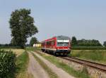 Der 628 646 als RB nach Burghausen am 30.06.2012 unterwegs bei Alttting.