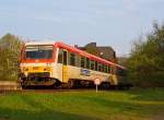   Der Dieseltriebzug 928 677-4 / 628 677-7 Daadetalbahn der Westerwaldbahn (WEBA) steht am 02.05.2013 am Bahnhof Daaden zur Abfahrt nach Betzdorf/Sieg bereit.