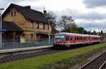 Der Triebwagen 628 497 vor dem alten Empfangsgebude in Neuss Holzheim....