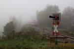 Der Frühnebel am 12.10.14 hielt sich hartnäckig, als 628 575-3 am Posten Dürnberg auf seinem Weg Richtung Mühldorf unterwegs war.