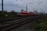 Die beiden Triebwagen 628/928 502 und 628/928 573 verlassen am späteren Freitagnachmittag den Grevenbroicher Bahnhof in Richtung Düsseldorf Hbf als RB38.