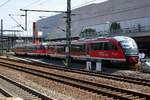 642 221 (Siemens Desiro Classic) mit einem Schwestertriebwagen der Elbe-Saale-Bahn (DB Regio Südost) als RB 26435 (RB36) nach Magdeburg Hbf steht im Startbahnhof Wolfsburg Hbf auf Gleis 9 bereit. [19.7.2017 - 13:11 Uhr]