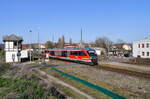 DB 642 020 als RE 16563 (Nordhausen - Erfurt Hbf), bei der Ausfahrt aus Sondershausen. Der kleine grüne Zaun und ganz links der Bagger, kündigte bereits das neue ESTW an. 03.03.2021