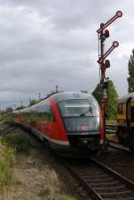 642 542 ohne Prfziffer verlsst Zeitz am 4.10.2009 als RE Richtung Profen. Im Hintergrund wartet Rail4Chem 66 02 auf die Abfahrt. 

 Jan Schuur 2009 http://www.schuur-nordheide.de