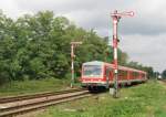 628 324-6 fährt am 2/10/2005 in Winden (Pfalz) ein.