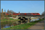 In Staßfurt überqueren 642 234 und 642 226  Solepark Schönebeck/Bad Salzelmen  als RE 17769 nach Erfurt die Bode.