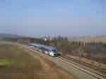 VT 06 der Vogtlandbahn fuhr am 05.03.11 die Steigung bei Frohsinn hinauf nach Herlasgrn.