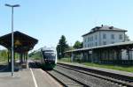 Arriva-VT 11 hlt auf dem Weg nach Hof in Holenbrunn auf Gleis 2.