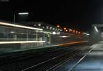 Langzeitbelichtung: VT 19 und ein weiterer Triebwagen der Vogtlandbahn mit VBG 74271 von Marktredwitz nach Regensburg Hbf, 20.12.2013