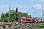 DB Regio 643 050/550 auf der linken Rheinstrecke als RB 23 (12622)  Lahn-Eifel-Bahn  Limburg (Lahn) - Mayen Ost, rechts DB Regio 643 037/537 als RB 23 (12625)  Lahn-Eifel-Bahn  Mayen Ost - Limburg