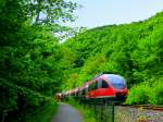 Deutschland, Rheinlandpfalz, Landkreis Ahrweiler, Verbandsgemeinde Altenahr, die Ahrtalbahn (KBS 477) und der ET 644 005 zwischen Altenahr und Mayschoss, 27.05.2013