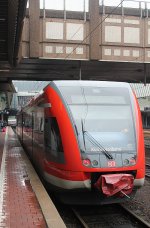 Hier steht ein GTW der Kurhessenbahn nach  Nicht einsteigen  am 27.5.13 in Kassel Wilhelmshhe.