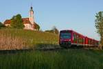 Von Radolfzell kommend und dem Ziel Friedrichshafen fahren drei RegioShuttle mit 650 313 am Zugende als RB 22791 an der Wallfahrtskirche Birnau vorbei (01.05.2019).