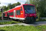 Und freundlich grt der Lokfhrer - Zwischen der Haltestelle berlingen-Nudorf und der ehemaligen Haltestelle Birnau-Maurach fhrt 650 103 und ein weiterer RegioShuttle als RB 22781 von Radolfzell