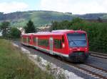 Br.650 317-1 bei der Einfahrt nach Oberkochen Bahnhof. Der Zug fuhr als RE nach Ulm hbf. In Oberkochen fand eine Begegnung mit einem 612er statt. Aufnahme zwischen Oberkochen Gterbereich und Oberkochen Bahnhof am 13.August 2007