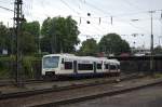 Zwei Triebwagen der OSB fahren am 03.09.07 nach Bad Griesbach, hier bei der Einfahrt in den Offenburger Bahnhof.