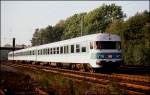 624507 verläßt hier am 12.10.1992 um 8.43 Uhr als Zug 8609 nach Osnabrück den Bahnhof Natrup - Hagen an der Rollbahn.