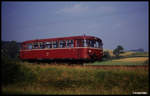 Schienenbus 798572 als Zug 7612 am Ortsrand von Buchen am 5.7.1991 um 8.51 Uhr auf der Madonnenbahn unterwegs nach Walldürn.