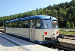 Ein historische Leichtverbrennungstriebwagen LVT VT798 von 1956 der Wisentatalbahn, fuhr von Schleiz West – Schönberg - Zeulenroda - Triebes - Weida - Gera - Altenburg in die Altenburger Brauerei und zurück. Sonderzug macht in Zeulenroda halt. Foto 05.05.2018