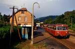 Uerdinger Schienenbuszug der DB-Nebenbahn Weinheim-Fürth vor dem Bahnhof Fürth. Datum unbekannt.