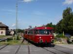 Der VT 98 der PEF als Sonderzug nach Freyung am 15.08.2013 bei der Ausfahrt aus Waldkirchen.