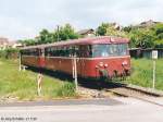  Steuerwagen voraus  fuhr das Schienenbus-Pärchen am 21.5.95 über den ungesicherten Bahnübergang im Schlüssefelder Stadtteil Thüngfeld.