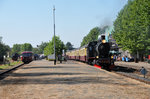 Dampflok 1040 und die Ürdinger Dreiergarnitur der ZLSM starten in wenigen Augenblicken zur Parallelausfahrt aus dem Bahnhof Simpelveld.