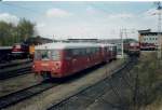 Eine rote Ferkeltaxe 772 105 im Juli 1997 im damals gut bestckten Bw Berlin Pankow.
