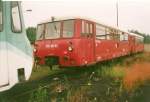 Die rote Ferkeltaxe 772 116 stande im Juli 1999 in Neustrelitz.