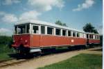 Frher fuhr der Triebwagen unter der Bezeichnung VT 137 527 bei der Prenzlauer Kreisbahn.Im Mai 1997 stand dieser Triebwagen im Eisenbahnmuseum Gramzow.