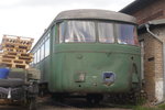 Der Wagenkasten eines MAN-Schienenbusses, vermutlich der ehemalige Steuerwagen VS 160 der Eisensbahn Köln-Mülheim_Leverkusen, im Außenbereich des Rheinischen Industriebahn-Museums