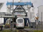 Ein ICE-TD (VT 605 003) verschwindet im Bauch eines Fhrschiffes der Scandlines, um von Puttgarden nach Rdby in Dnemark berzusetzen. (30.08.2008)