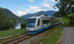 Am Ufer des Schliersees entlang fuhr VT101 der BOB am 25.07.2020 als BOB 86880 von Bayrischzell in Richtung München.