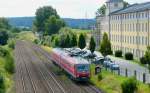 610 008 als RE aus Nrnberg am 18.8.08 etwa 5 km sdlich von Weiden. Bis Ullersricht verlaufen die eingleisige Strecke nach Nrnberg und die zweigleisige Strecke nach Regensburg parallel zueinander. Im Hintergrund sieht man, wo sie sich trennen. 