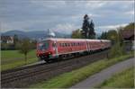 Bahn am Hochrhein. Beim Schloss Beuggen legen sich 611 003 und 611 004 satt in die  Kurve . Oktober 2017.