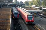 Diesel meets Diesel... 642 trifft 611... Am frhen Morgen kommt es zum Generationstreffen der VTs in Lindau. Knapp 10 Jahre jnger ist der Desiro. Ob er designmig schner ist, mag jeder fr sich entscheiden... (30.08.2008).