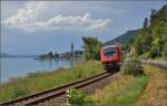 Verneigung vor dem See. Bei der Sipplinger Trinkwasserentnahmestelle fahren 611 036 und 611 003 dem Unwetter entgegen. Juli 2015.