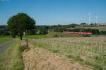 RE5288 von Hof Hbf nach Nürnberg Hbf legt sich bei Schwingen in die Kurve, 24.08.2016