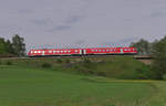 Ein 612er ist als RE Hof - Regensburg unterwegs. Ein Gewitter kündigt sich an als der Triebwagen gerade das Tal der Saale verlassen hat und nun in Richtung Marktredwitz die Höhen des Fichtelgebirges erklimmt. Bahnstrecke 5050 Weiden - Oberkotzau bei Fattigau am 23.05.2017