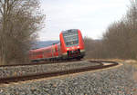 Teleblick bei Weimar auf die Neigetechnik. 612 526 Richtung Greiz legt sich hier in die Kurve. 02.12.2017  12:11 Uhr.