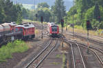 612 169 erreicht als RE Nürnberg - Hof gerade den Bahnknoten Kirchenlaibach.