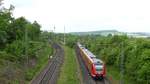 Eine Dreifachtraktion 612 durchfährt trifft nach Durchfahren einer eingleisigen Verbdinungskurve auf die hier ebenfalls eingleisige Strecke Kassel - Halle.