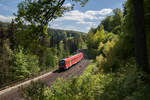 612 486 als RE 3089 aus Nürnberg Hbf nach Hof Hbf zwischen Neuenmarkt-Wirsberg und Marktschorgast auf der Schiefen Ebene, 01.05.2018