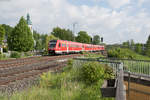 612 156 mit dem RE 3690 aus Regensburg Hbf nach Hof Hbf bei Oberkotzau, 11.05.2018